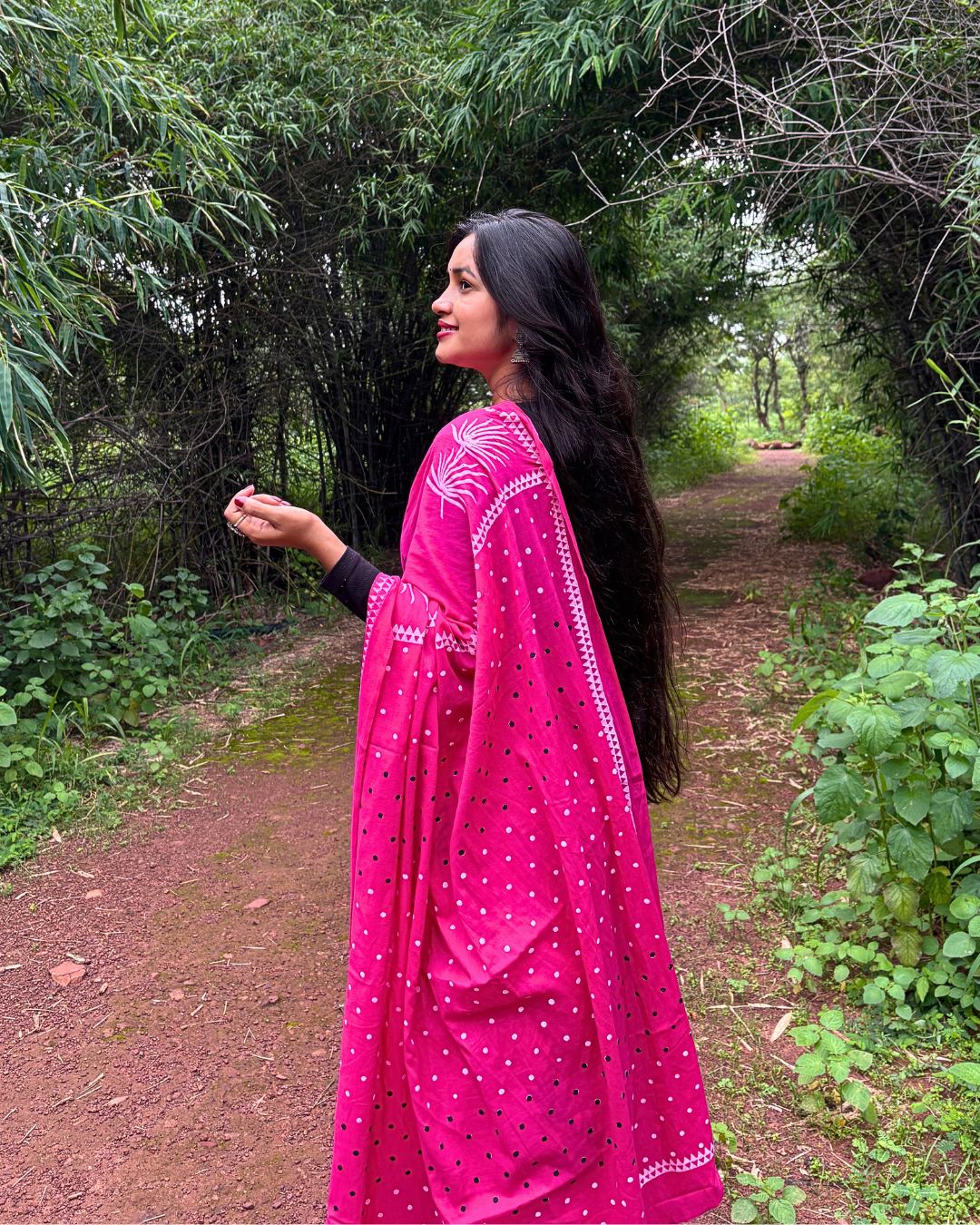 Pink Mulmul Cotton Block Print Saree Pallu Pink mulmul cotton saree pallu with white and black block print design