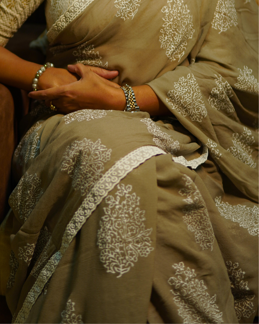 Grey Georgette Saree Floral Embroidery Close-Up Grey Georgette saree close-up showing white floral embroidery and border