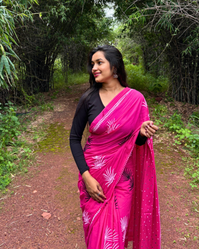 Pink mulmul cotton saree with white and black block print